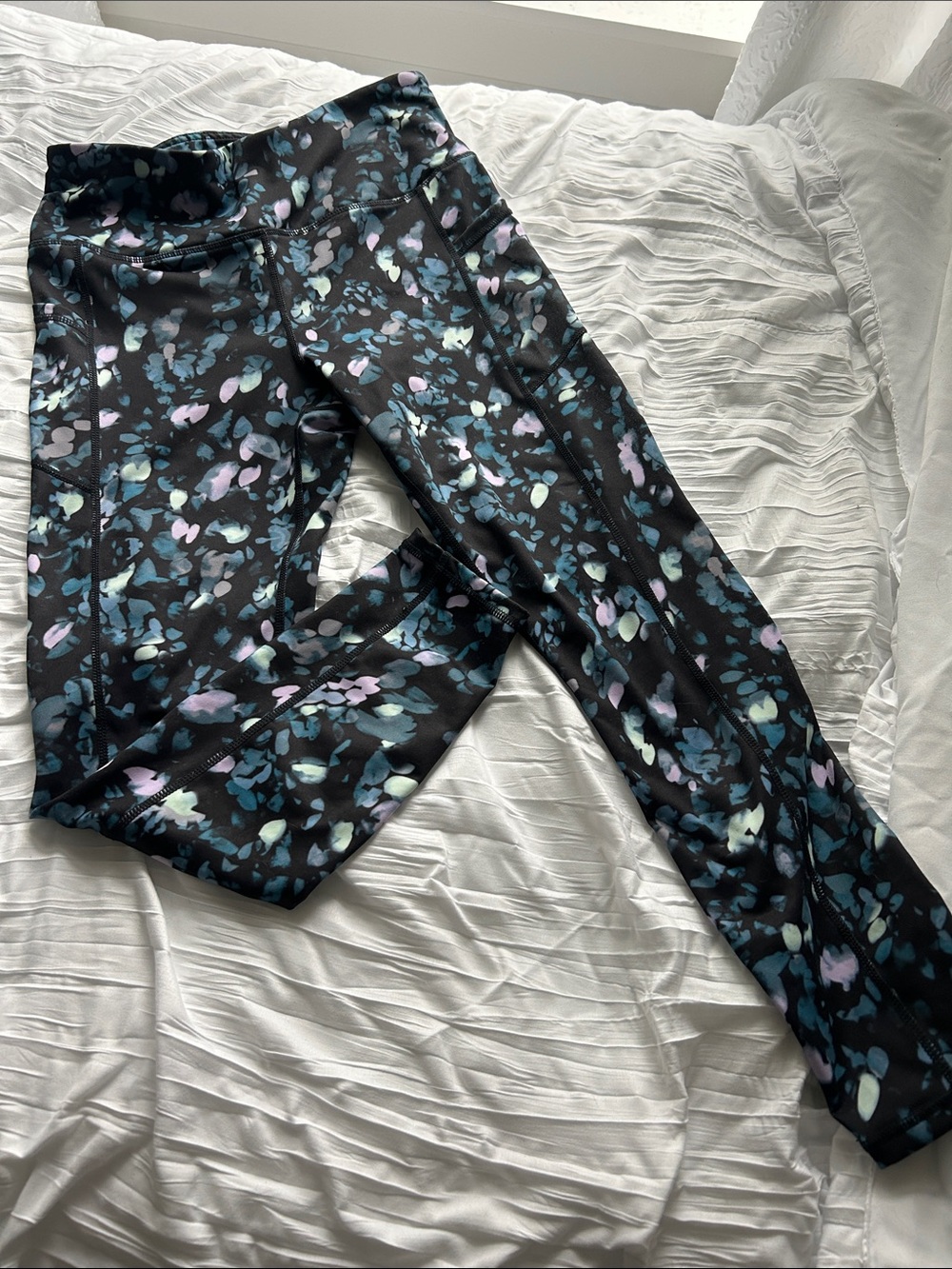 Gaiam M watercolor Black purple teal Floral-Print Active crop Leggings